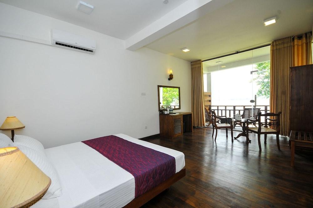Yala Oga Reach Hotel Tissamaharama Esterno foto