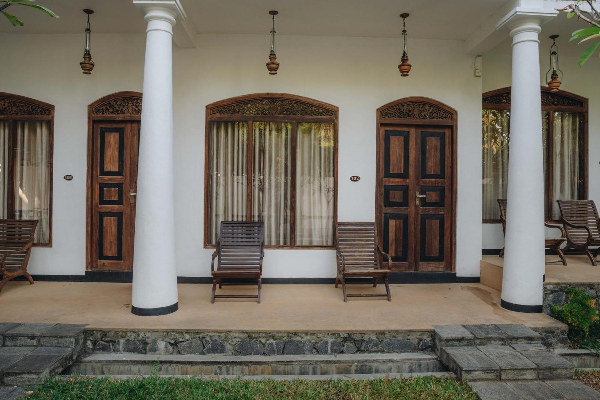 Yala Oga Reach Hotel Tissamaharama Esterno foto