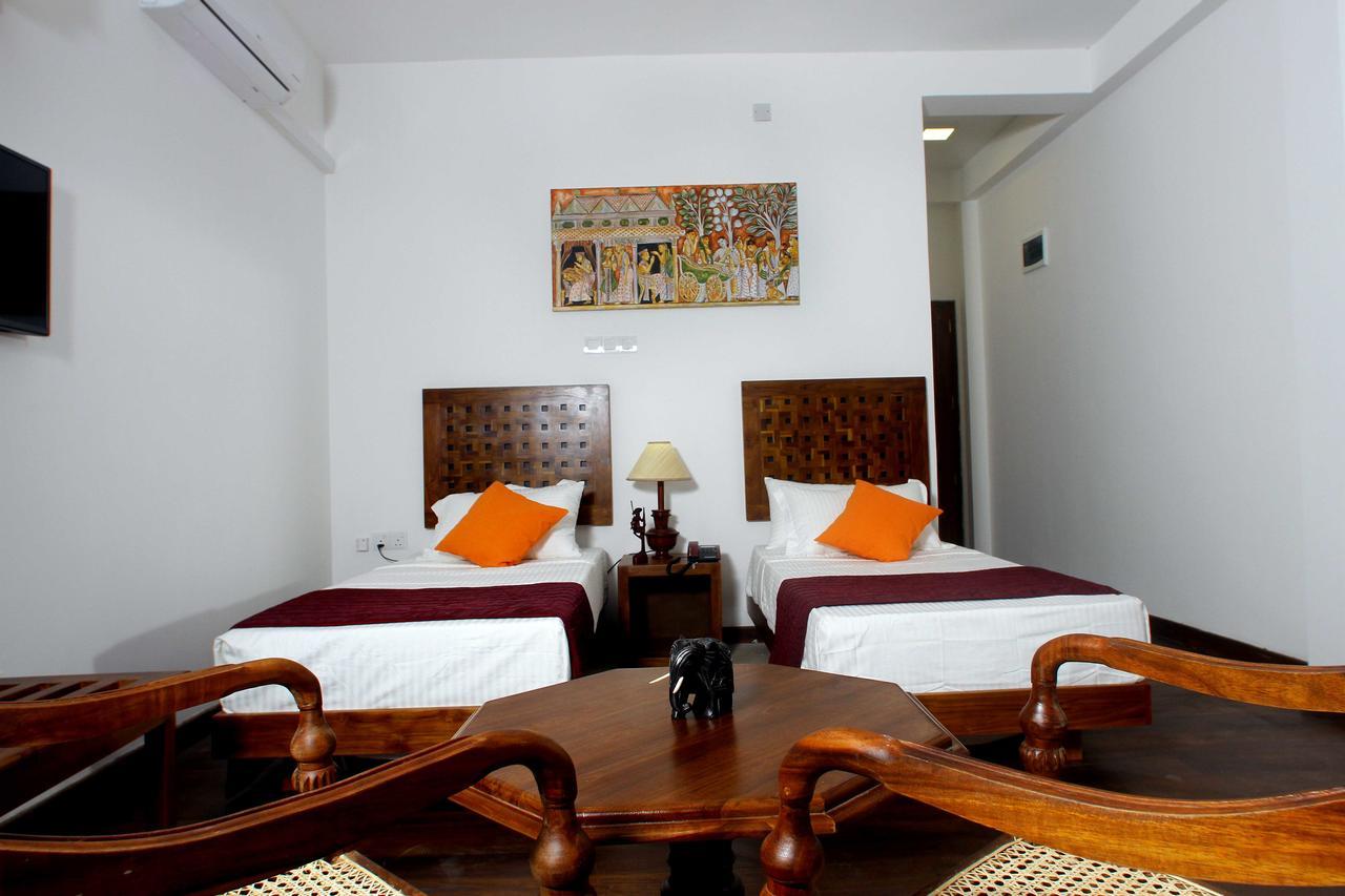 Yala Oga Reach Hotel Tissamaharama Esterno foto