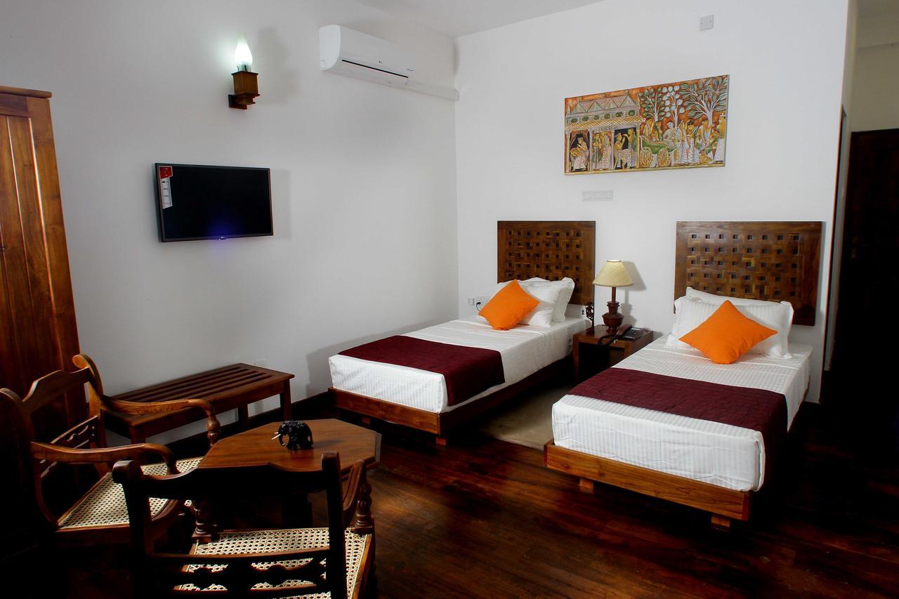 Yala Oga Reach Hotel Tissamaharama Esterno foto