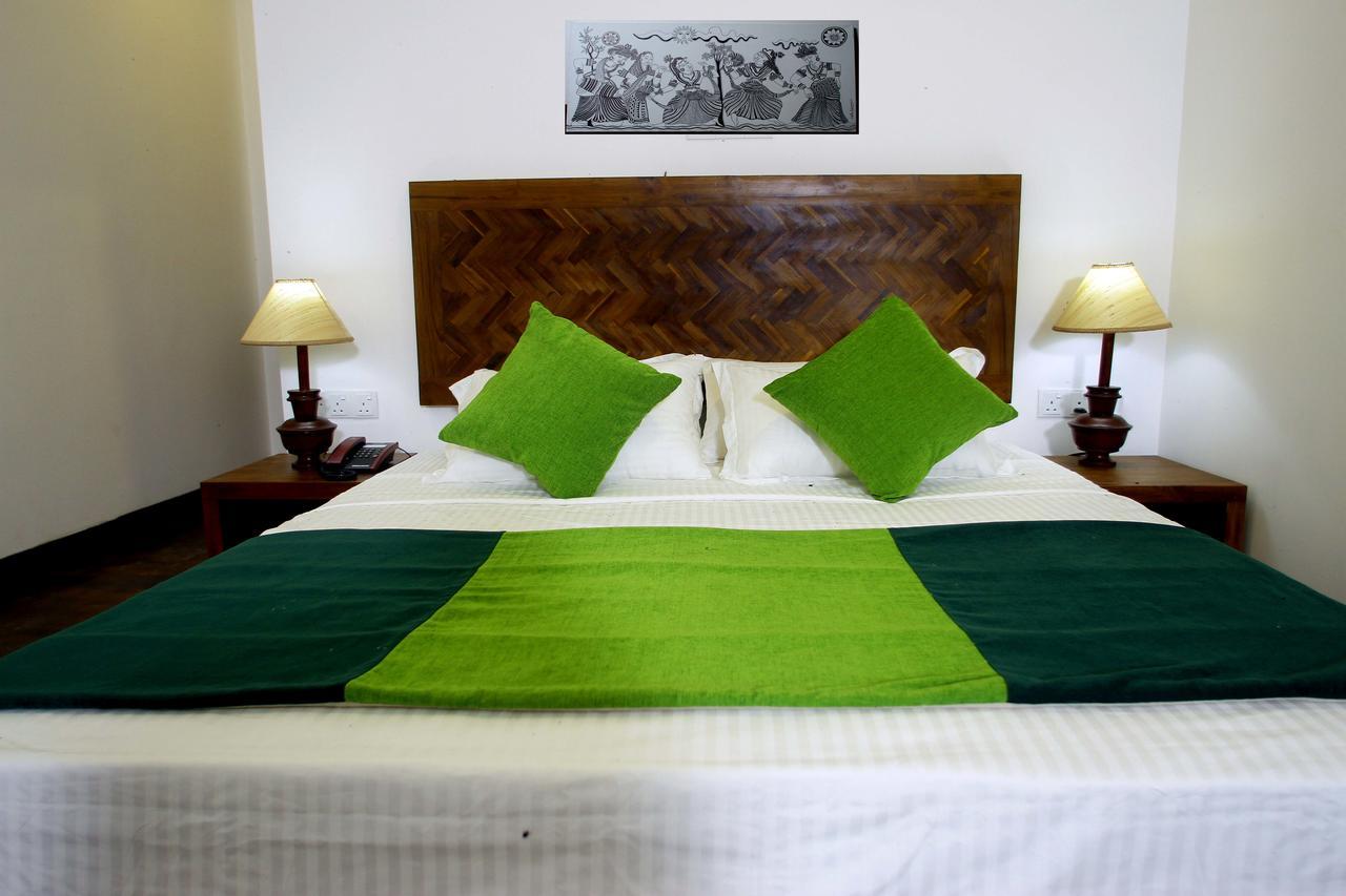 Yala Oga Reach Hotel Tissamaharama Esterno foto