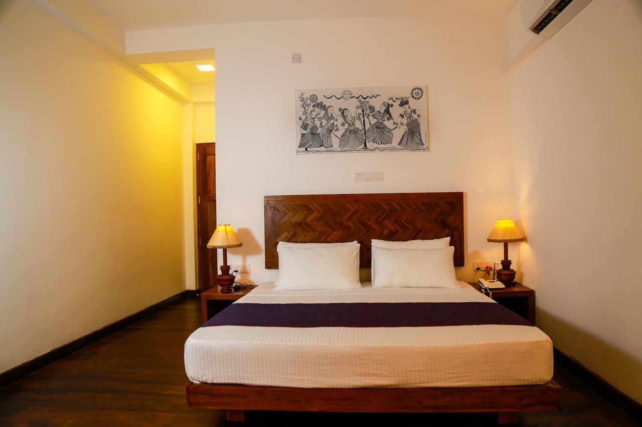 Yala Oga Reach Hotel Tissamaharama Esterno foto
