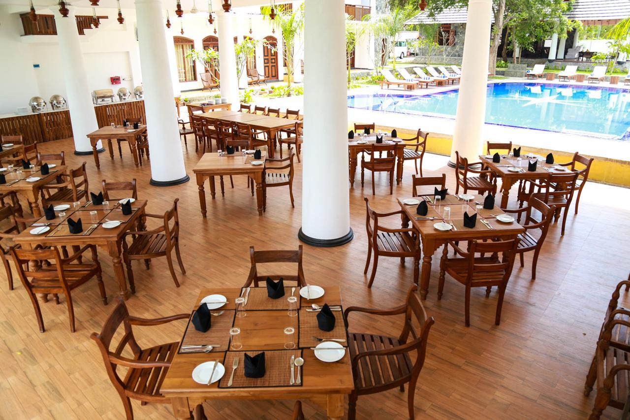 Yala Oga Reach Hotel Tissamaharama Esterno foto