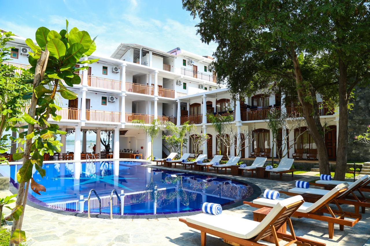 Yala Oga Reach Hotel Tissamaharama Esterno foto