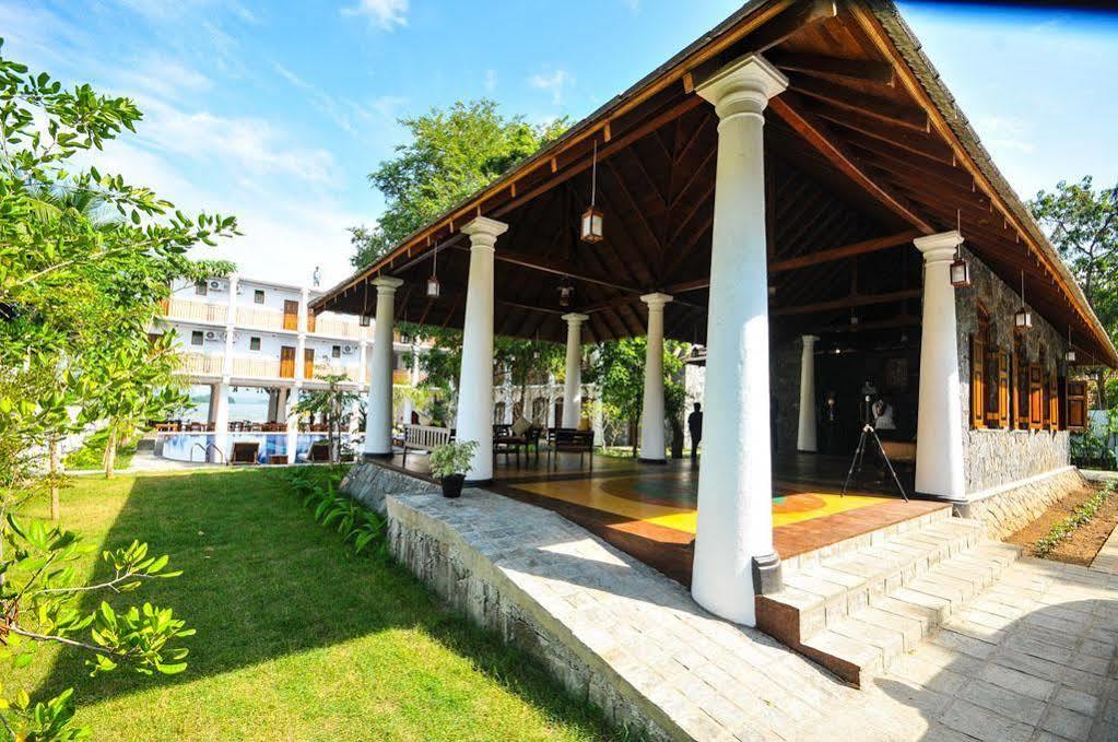 Yala Oga Reach Hotel Tissamaharama Esterno foto