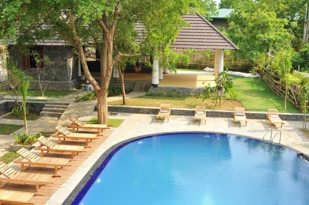 Yala Oga Reach Hotel Tissamaharama Esterno foto