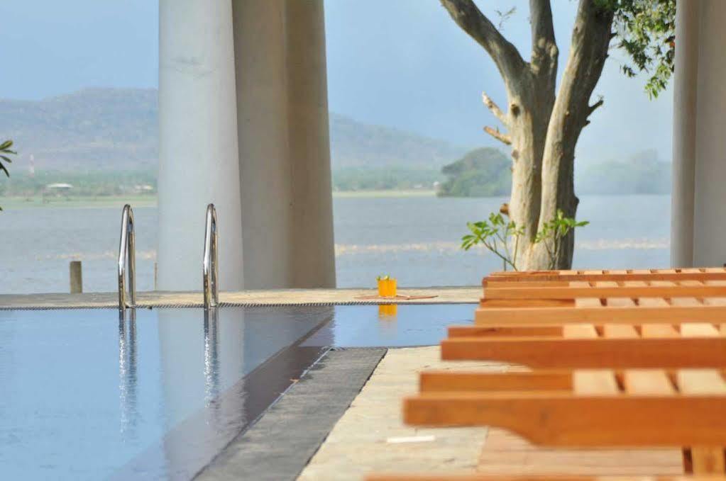 Yala Oga Reach Hotel Tissamaharama Esterno foto